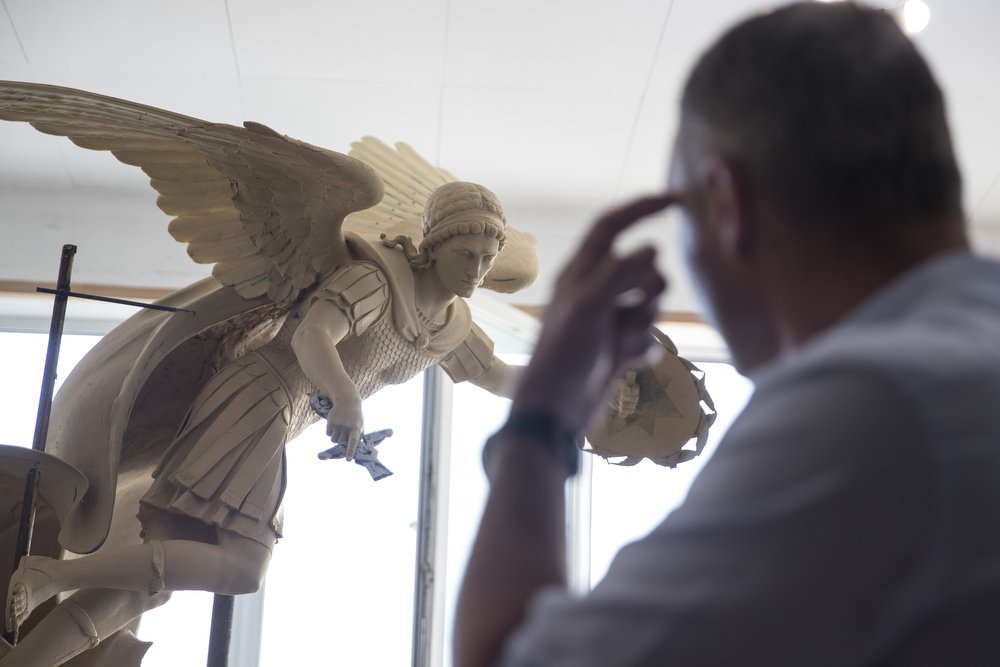 Фонтан со скульптурой Архистратига станет уже вторым фонтаном из предусмотренных проектом реконструкции парка "Владимирская горка" width="1000" height="667"><figcaption> Фонтан со скульптурой Архистратига станет уже вторым фонтаном из предусмотренных проектом реконструкции парка "Владимирская горка"
</figcaption></figure></p><p><figure class="image"><img class="wp-image-240320 size-full" src="https://cdn.informator.ua/@dp/media/kiev/2023/10/13/65289c62adea2.jpg" alt="Архистратиг Михаил является покровителем Киева" width="1000" height="667"><figcaption> Архистратиг Михаил является покровителем Киева
</figcaption></figure></p><p><figure class="image"><img class="wp-image-240321 size-full" src="https://cdn.informator.ua/@dp/media/kiev/2023/10/13/65289c6309c7e.jpg" alt="Новый фонтан станет еще одной визитной карточкой города" width="1000" height="667"><figcaption> Новый фонтан станет еще одной визитной карточкой города
</figcaption></figure></p><p>Больше новостей в нашем <a href="https://t.me/joinchat/AAAAAEPtNdGGkfbawJgOlg" target="_blank" rel="nofollow noopener">Telegram- канале</a>. Если вы стали свидетелем чрезвычайной ситуации или аварии, обнаружили опасный предмет, бездыханное тело, заметили огонь или поджог, сообщите об этом в 101, 102 и 103, а также напишите в нашем Telegram-чате. Присоединиться к нему можно <a href="https://t.me/kievinformatorua" target="_blank" rel="nofollow noopener">ЗДЕСЬ</a>.
</p><p></p><p style="text-align: right;"><strong>Варвара Грекова</strong></p></body></html>