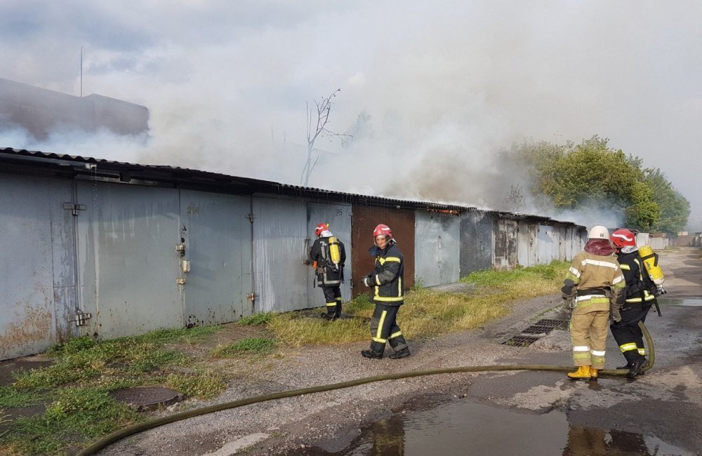 Масштабный пожар на складах в Киеве: новые подробности 1