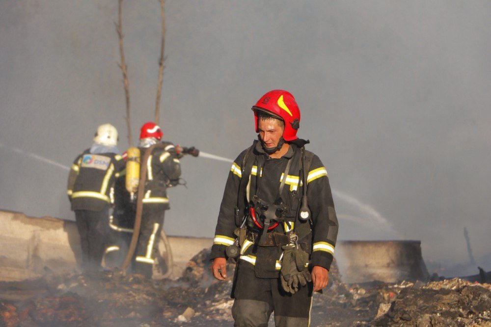Масштабный пожар на складах в Киеве: новые подробности 2