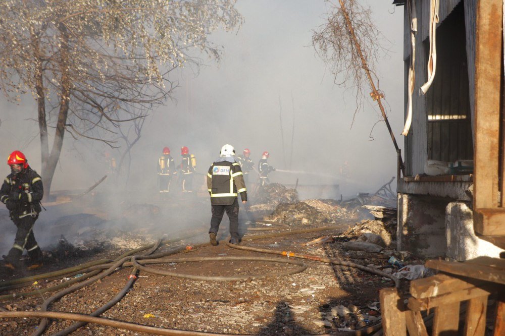 Масштабный пожар на складах в Киеве: новые подробности 4