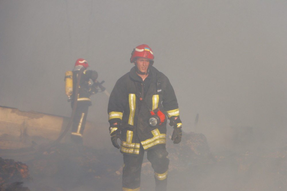 Масштабный пожар на складах в Киеве: новые подробности 5