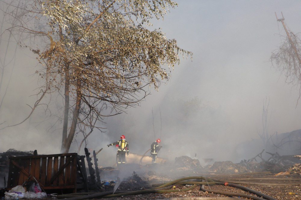 Масштабный пожар на складах в Киеве: новые подробности 10