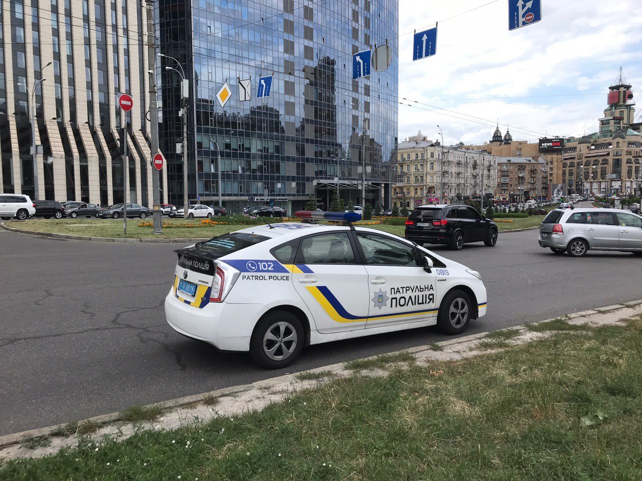 В Киеве на Леси Украинки мопедист попал под автомобиль Toyota 1