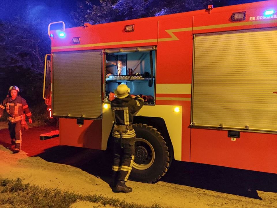 В Киеве возле Парка Партизанской Славы горели постройки в частном секторе 2