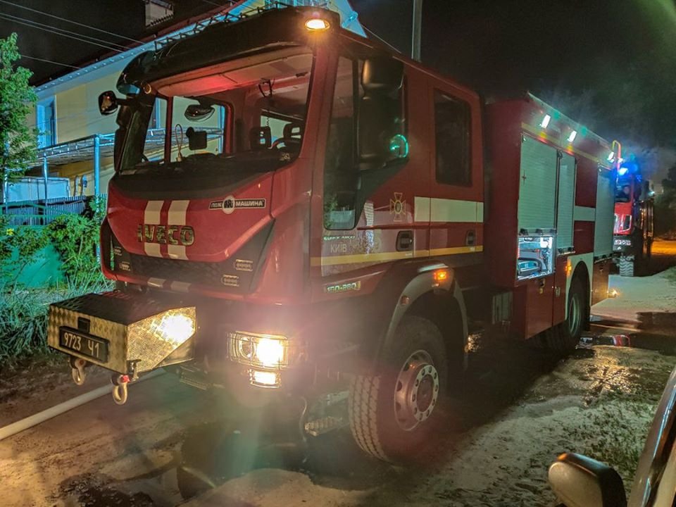 В Киеве возле Парка Партизанской Славы горели постройки в частном секторе 3