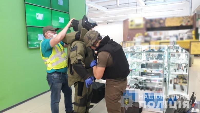 Появилось видео момента взрыва в кафе на Лесной в Киеве 3