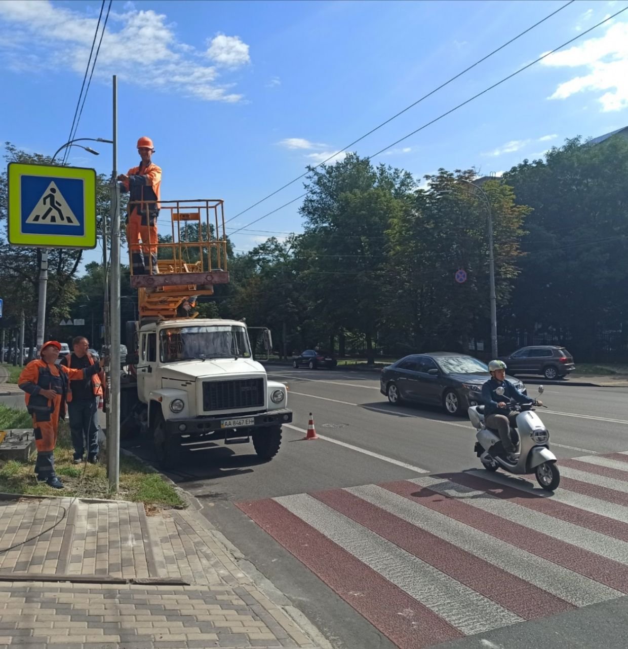 В Киеве установили новые светящиеся знаки на аварийно опасных перекрестках 1