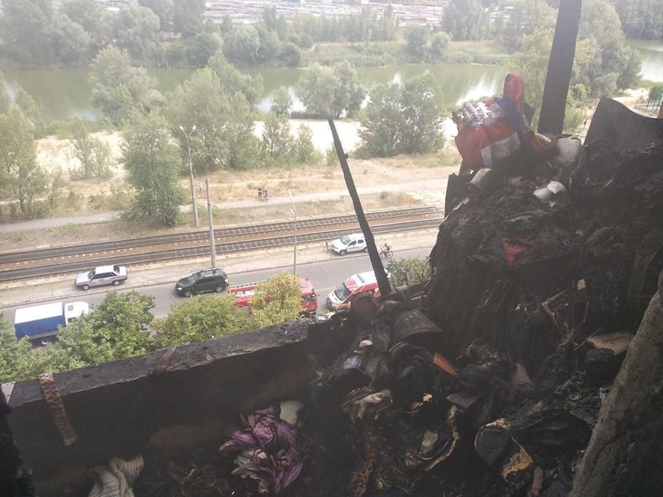 В Киеве на Троещине в горящей квартире заживо сгорела женщина 1