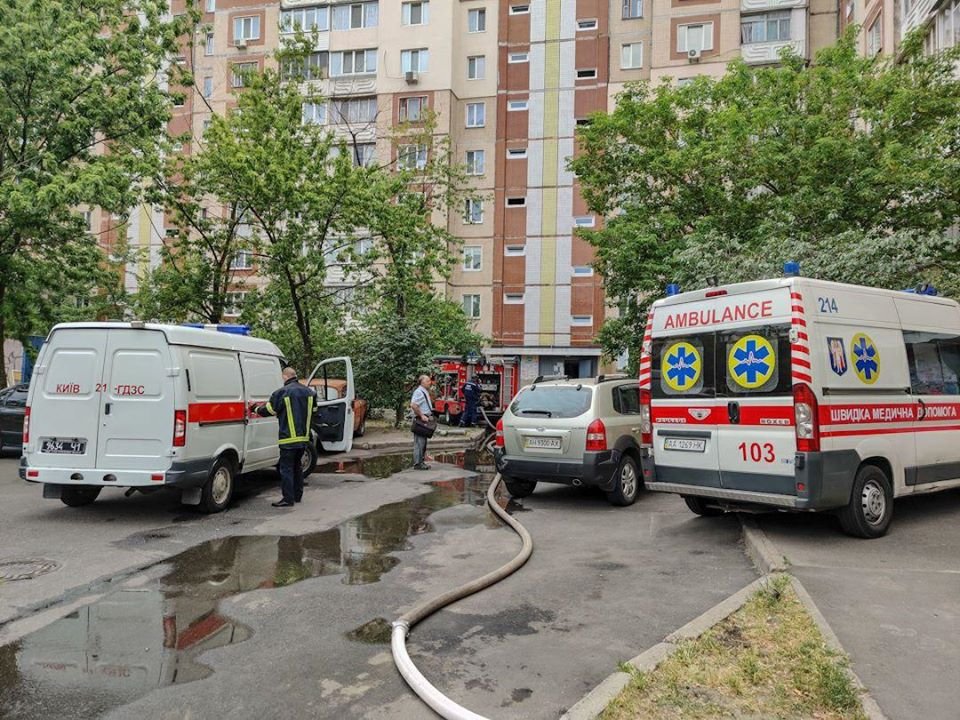 В Киеве на Троещине в горящей квартире заживо сгорела женщина 3