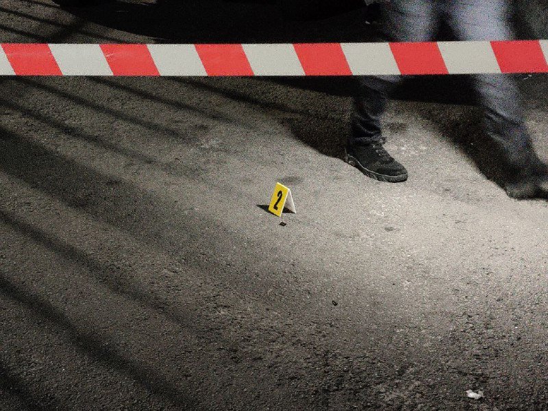 В Киеве на Печерске неизвестные стреляли в студентов и скрылись с места на Mercedes G-Wagen 1