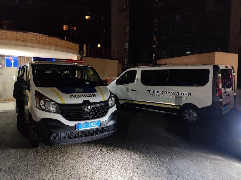 В Киеве на Печерске неизвестные стреляли в студентов и скрылись с места на Mercedes G-Wagen 3