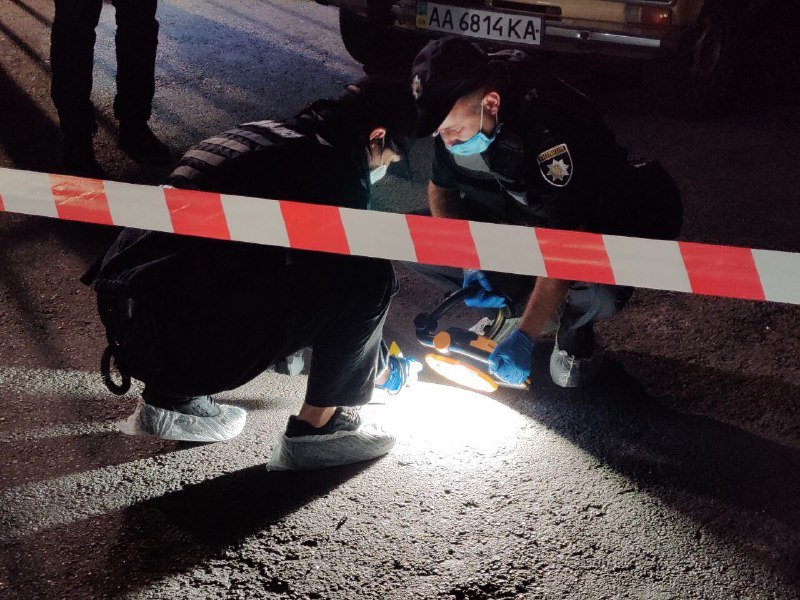 В Киеве на Печерске неизвестные стреляли в студентов и скрылись с места на Mercedes G-Wagen 4