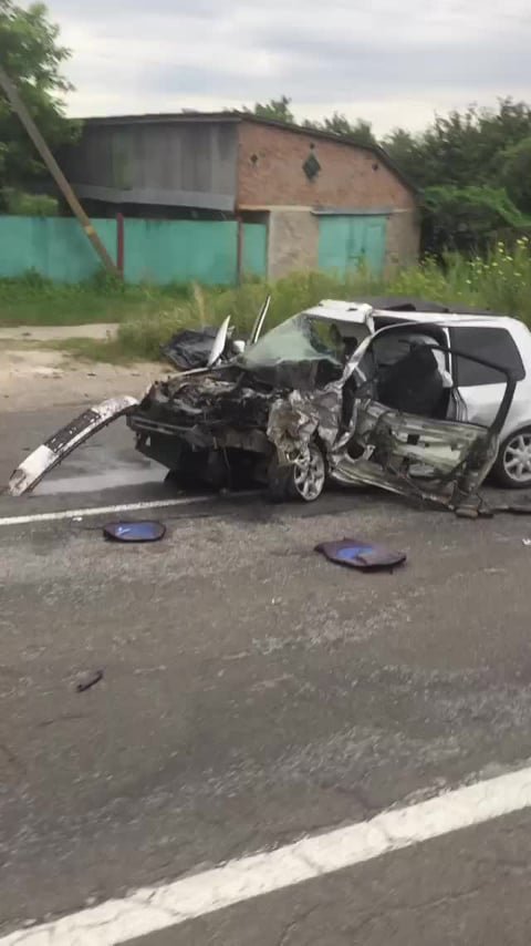 На трассе Киев-Чернигов столкнулись пассажирский автобус, фура и Volkswagen: есть погибшие 3