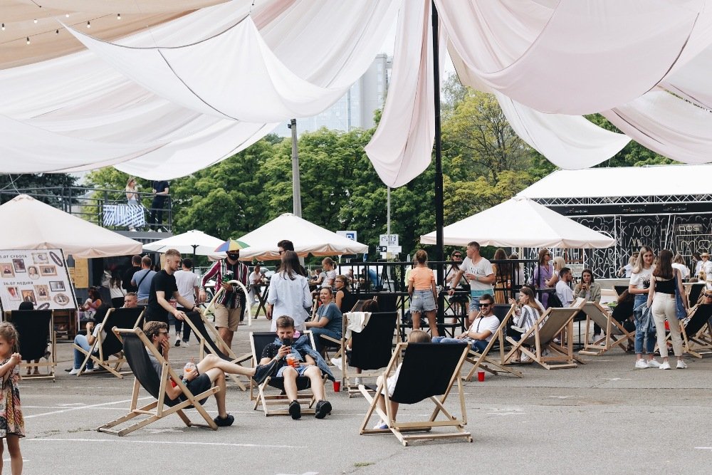 Возвращение Куража: ищи себя на фото карантинной дневной вечеринки 4