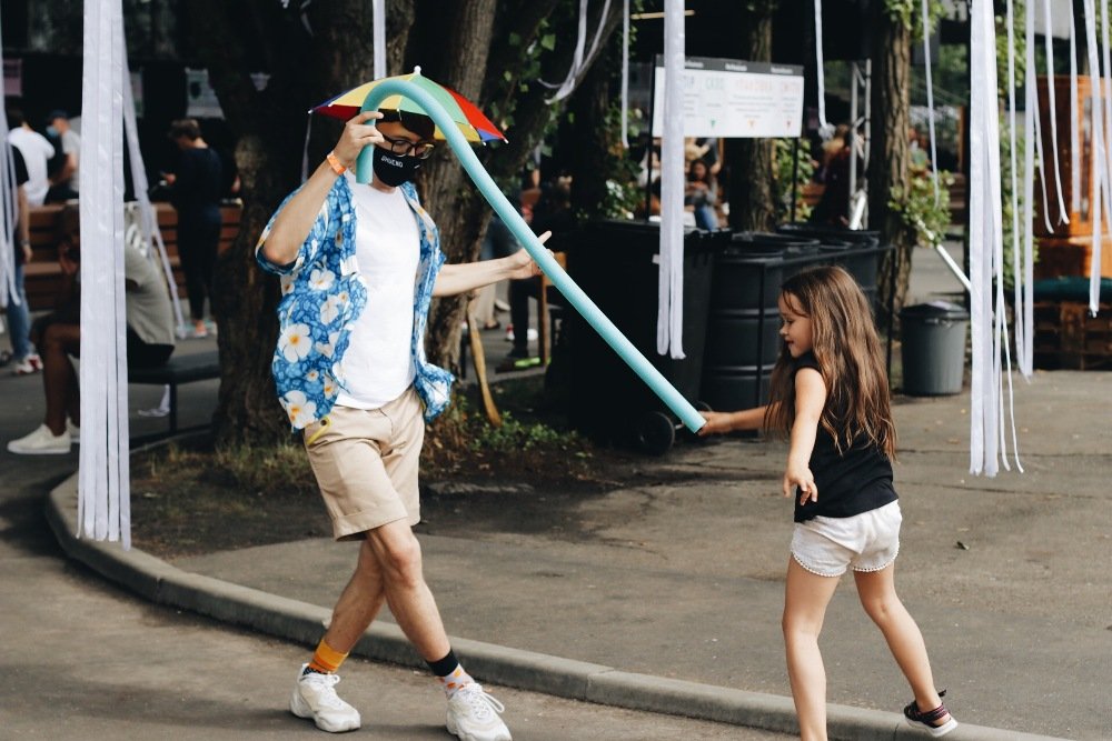 Возвращение Куража: ищи себя на фото карантинной дневной вечеринки 6