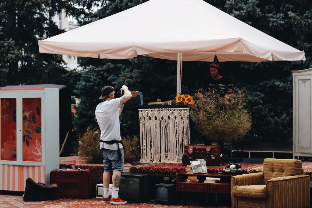 Возвращение Куража: ищи себя на фото карантинной дневной вечеринки 7