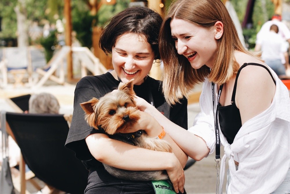 Возвращение Куража: ищи себя на фото карантинной дневной вечеринки 8