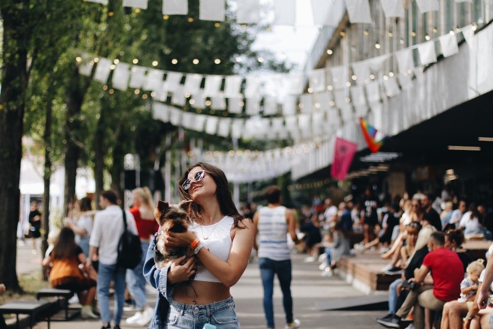 Возвращение Куража: ищи себя на фото карантинной дневной вечеринки 9