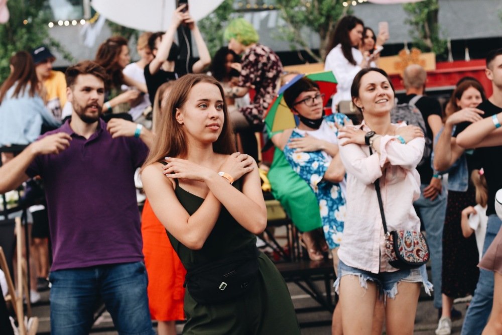 Возвращение Куража: ищи себя на фото карантинной дневной вечеринки 19