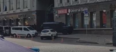 В Киеве в БЦ Леонардо захватили людей в заложники, террорист угрожает взрывом 1