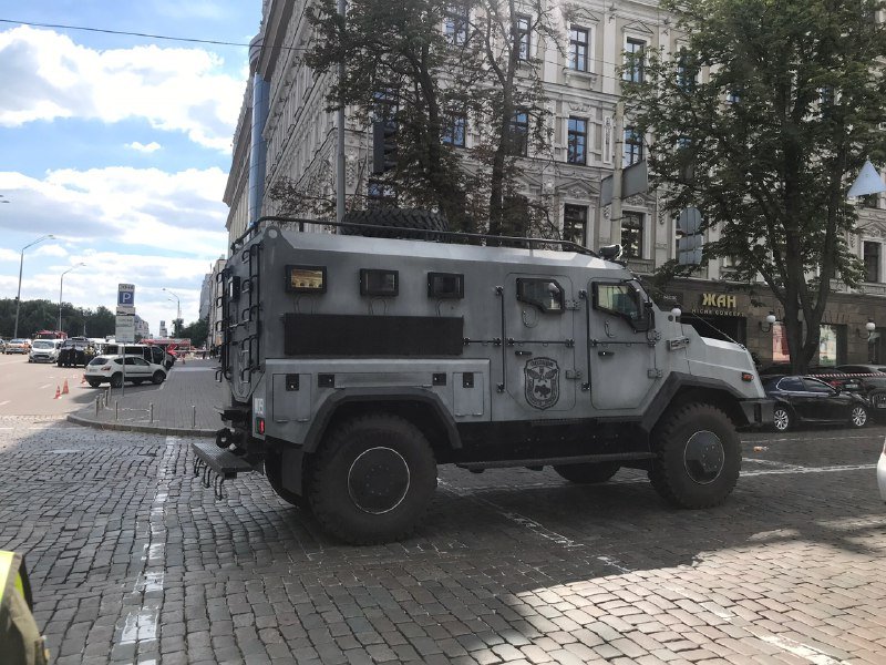 В Киеве в БЦ Леонардо захватили людей в заложники, террорист угрожает взрывом 3