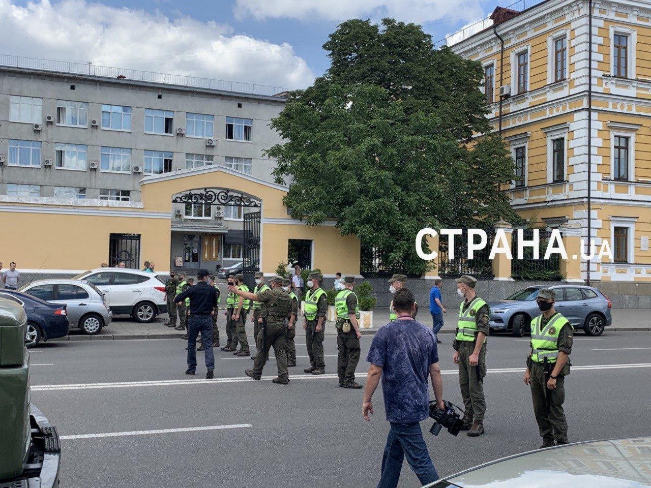 В Киеве в БЦ Леонардо захватили людей в заложники, террорист угрожает взрывом 16