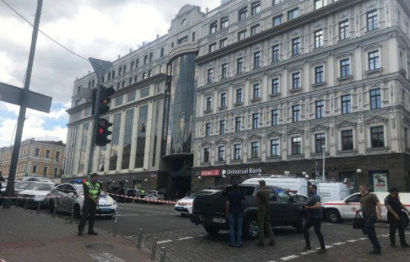 В Киеве в БЦ Леонардо захватили людей в заложники, террорист угрожает взрывом 17