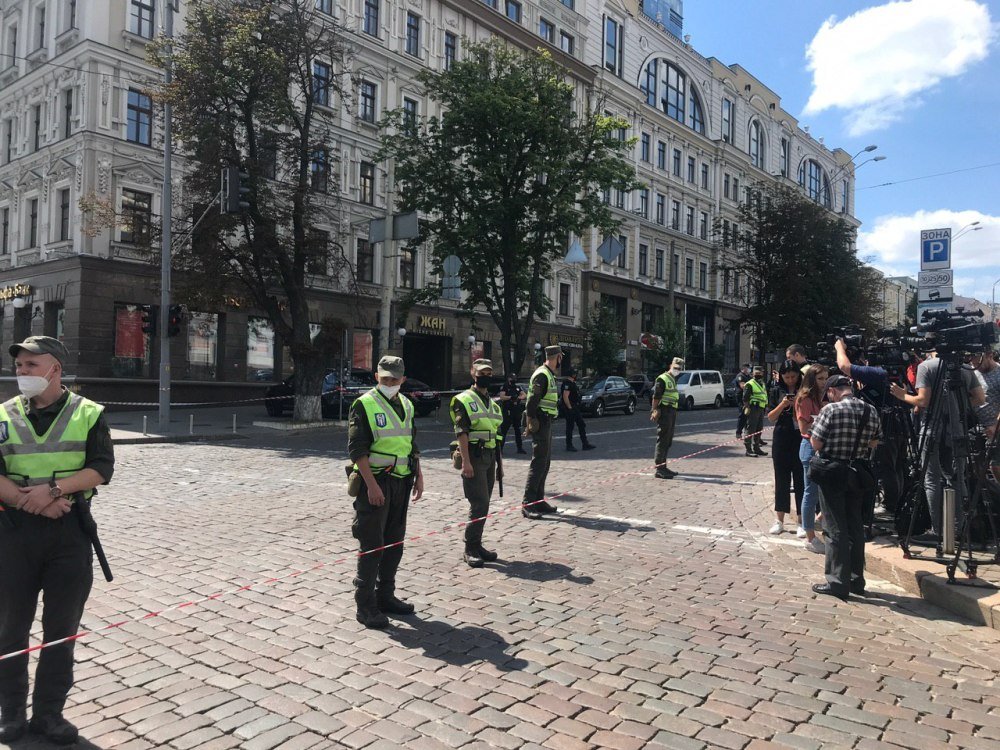 В Киеве террорит захватил отделение банка в БЦ Леонардо: что сейчас происходит на месте событий 2