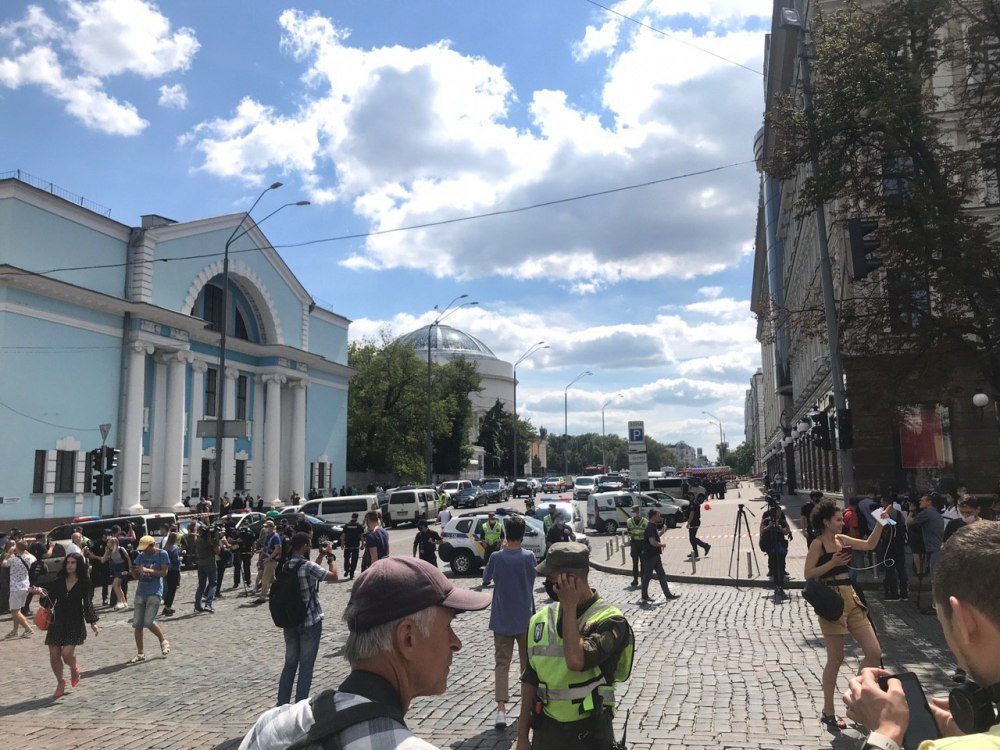 В Киеве террорит захватил отделение банка в БЦ Леонардо: что сейчас происходит на месте событий 4