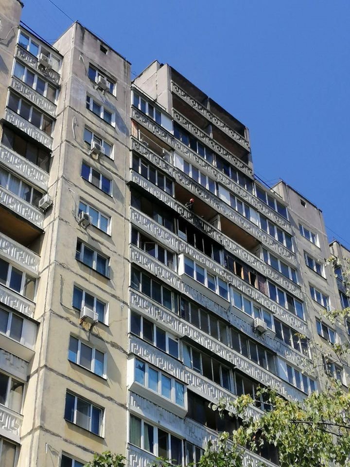 В Киеве на Троещине горела многоэтажка 1
