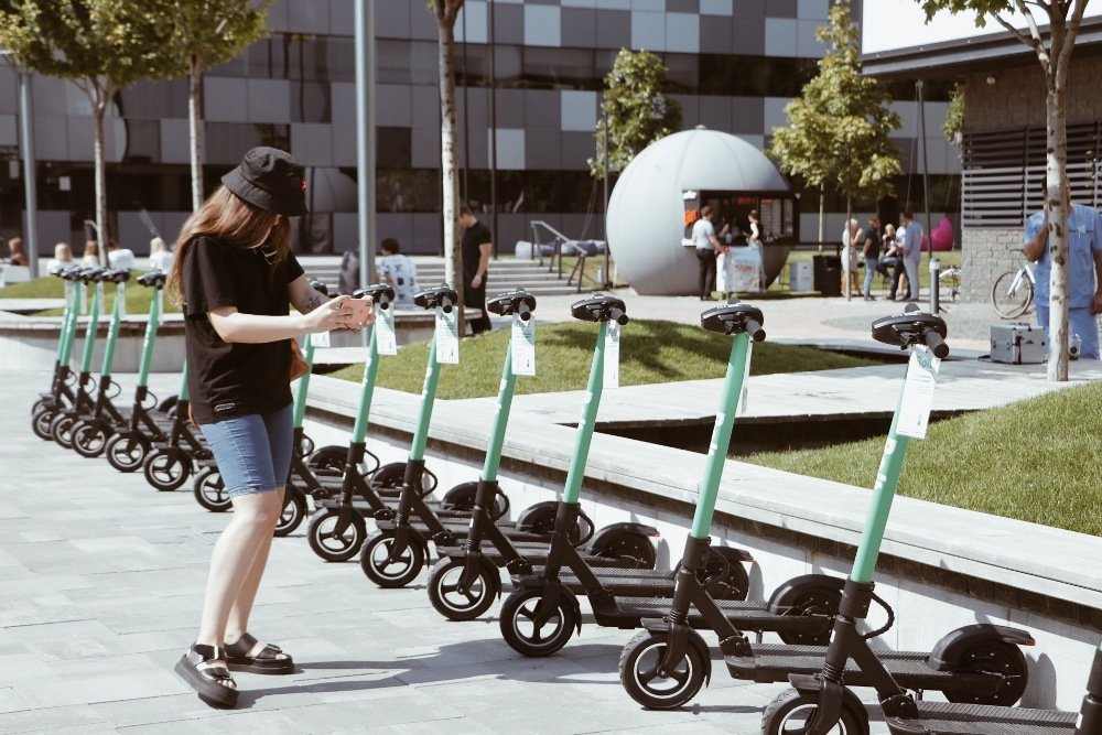 После поездки самокат можно будет припарковать в безопасных местах, которые отмечены на карте в приложении