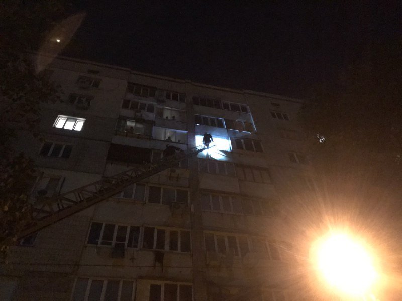 В Киеве на Харьковском массиве горела квартира многоэтажки 1
