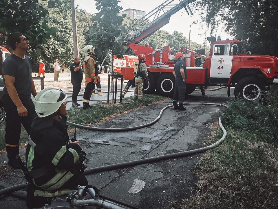 В Киеве во время пожара в многоэтажке погибла женщина 4