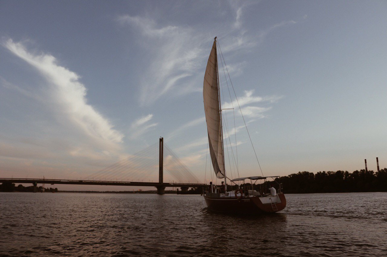 Как выглядит закат над Киевом, который можно увидеть с вод Днепра: особый взгляд на любимый город 1