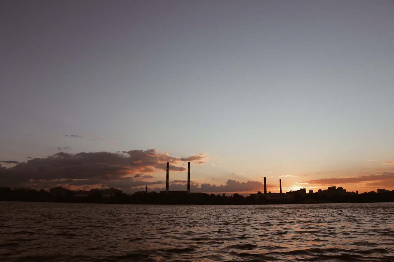 Как выглядит закат над Киевом, который можно увидеть с вод Днепра: особый взгляд на любимый город 4