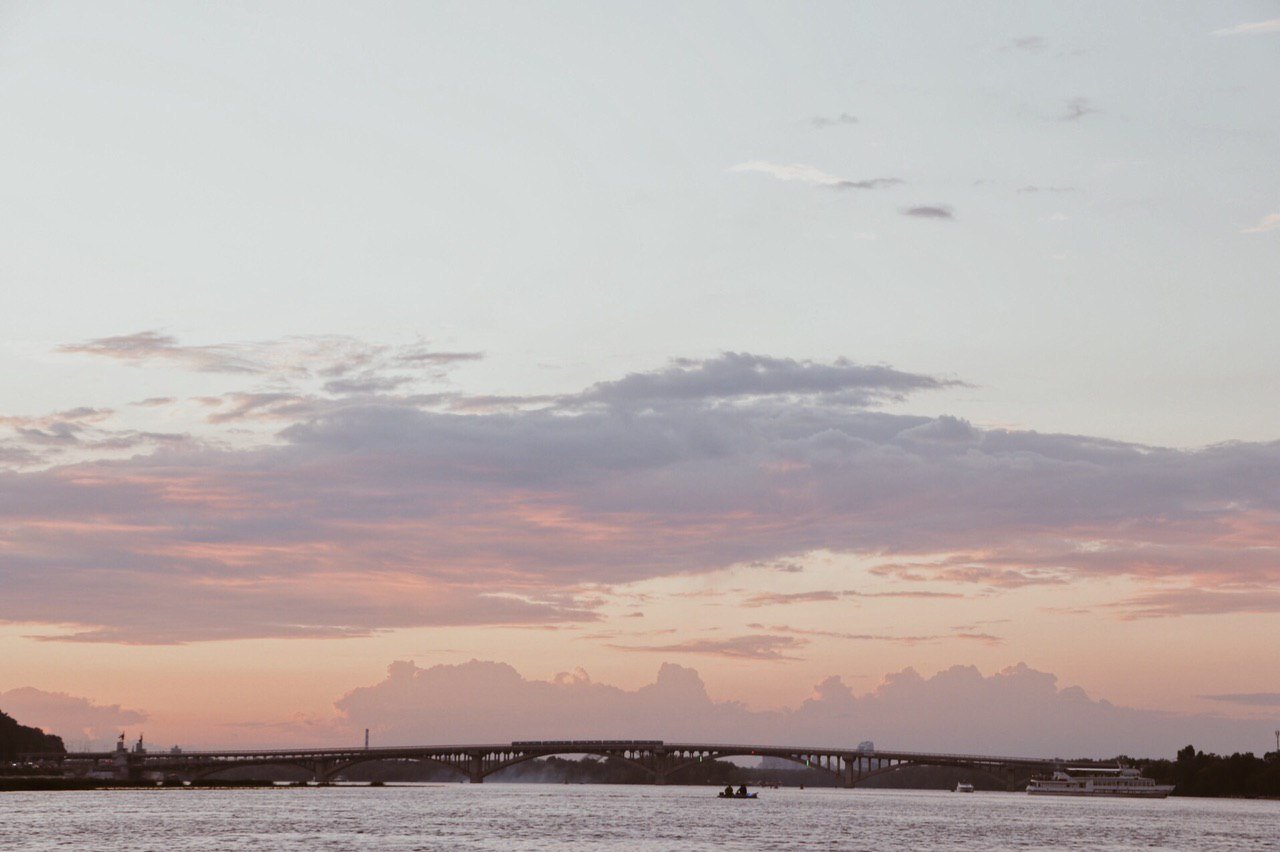 Как выглядит закат над Киевом, который можно увидеть с вод Днепра: особый взгляд на любимый город 11