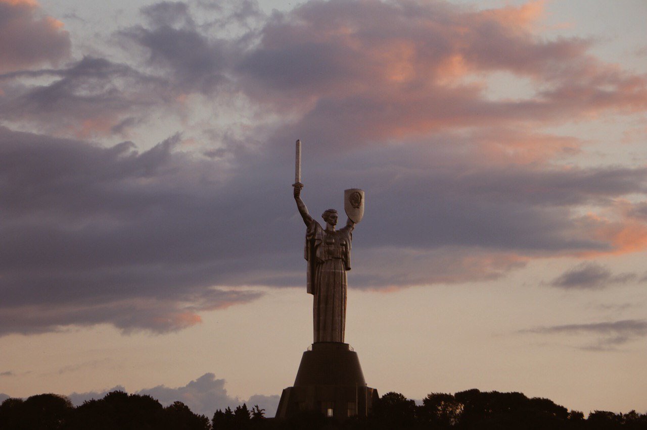 Как выглядит закат над Киевом, который можно увидеть с вод Днепра: особый взгляд на любимый город 12