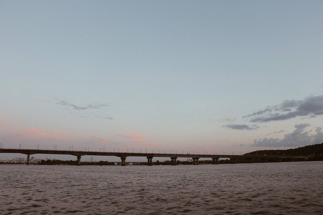 Как выглядит закат над Киевом, который можно увидеть с вод Днепра: особый взгляд на любимый город 17