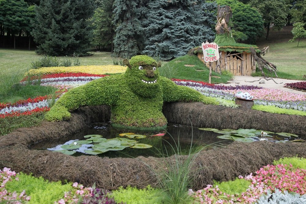 На Певческом поле в Киеве открыли выставку цветов «Мульт-ленд»: с какими сказочными героями можно сделать фото 3