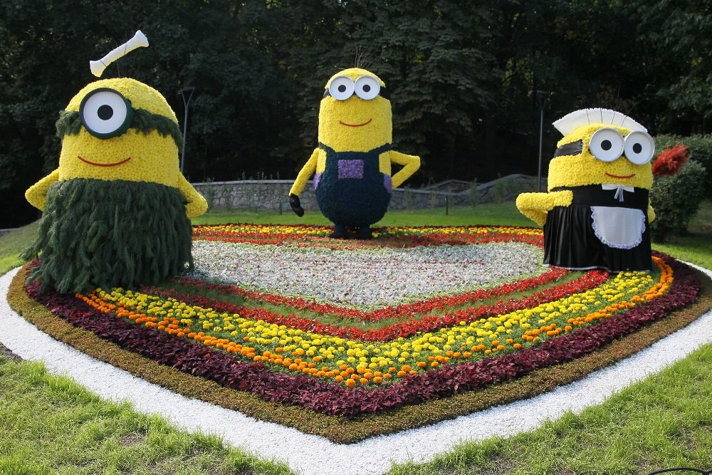 На Певческом поле в Киеве открыли выставку цветов «Мульт-ленд»: с какими сказочными героями можно сделать фото 6