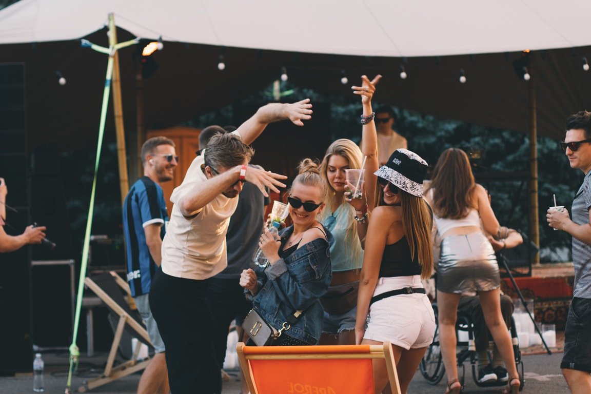 Как прошла дневная вечеринка-барахолка Кураж NOT ONLY JAZZ: ищи себя на фото 4