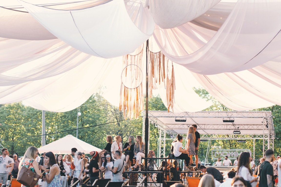 Как прошла дневная вечеринка-барахолка Кураж NOT ONLY JAZZ: ищи себя на фото 7