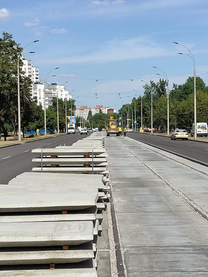 В Киеве на ДВРЗ устанавливают бесшумные колеи для трамваев 1