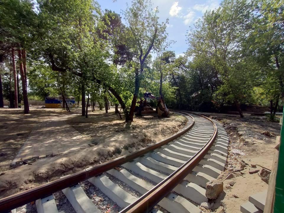 В Киеве на ДВРЗ устанавливают бесшумные колеи для трамваев 3