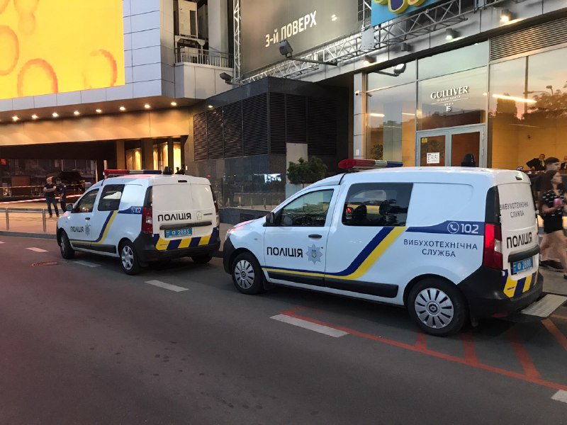 В Киеве из ТРЦ Gulliver эвакуировали людей: что происходит под зданием 2
