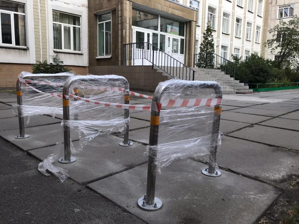 В Киеве к 1 сентября у столичных школ установят почти полтысячи велопарковок 2