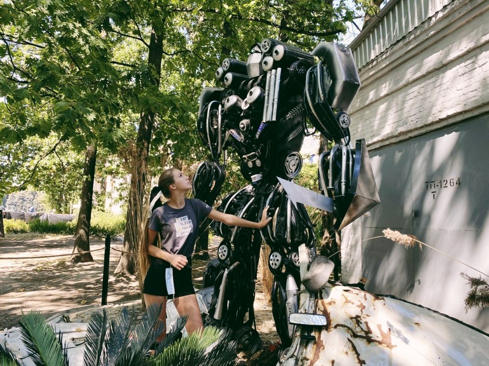 В Киеве на ВДНГ начал работать большой роботопарк 2