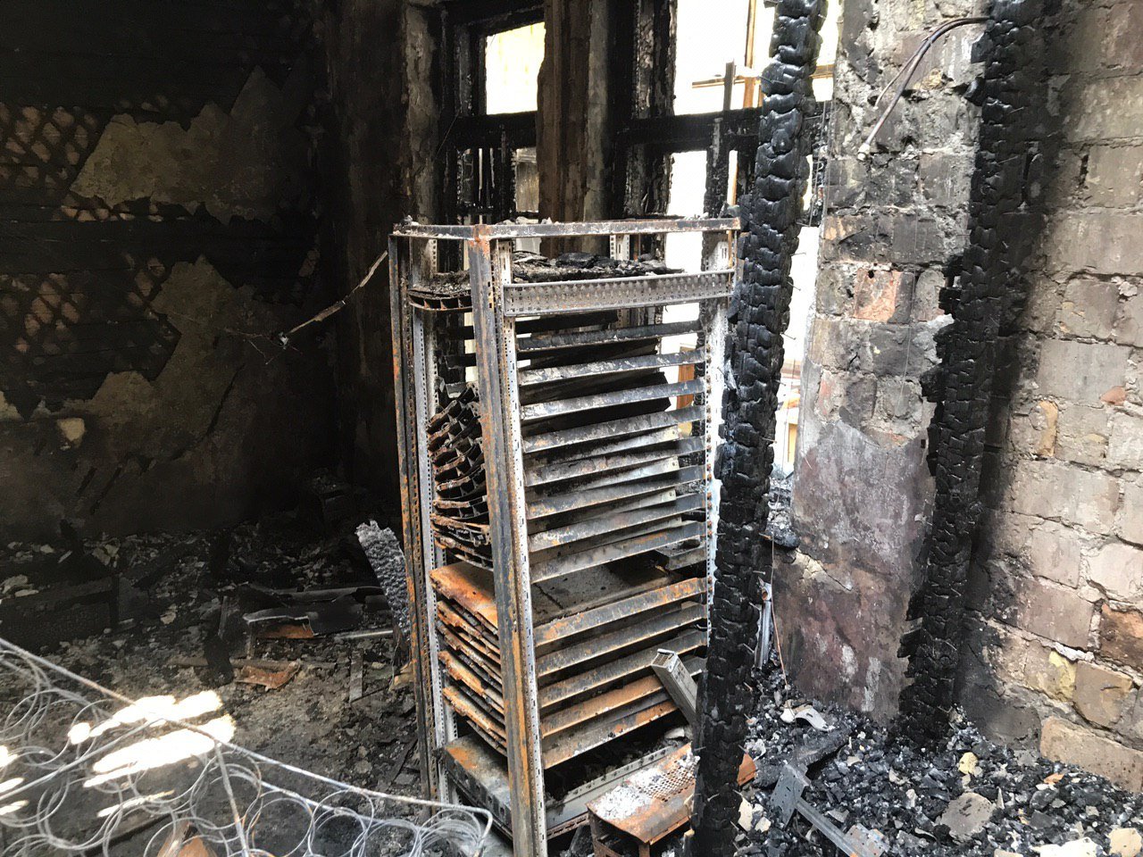 Как сейчас выглядит сгоревший дом на Большой Васильковской в Киеве: видео с крыши 1