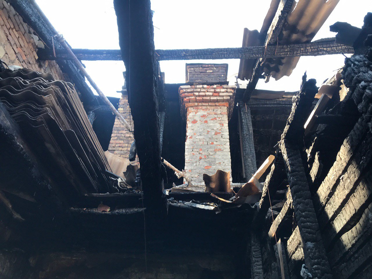 Как сейчас выглядит сгоревший дом на Большой Васильковской в Киеве: видео с крыши 3