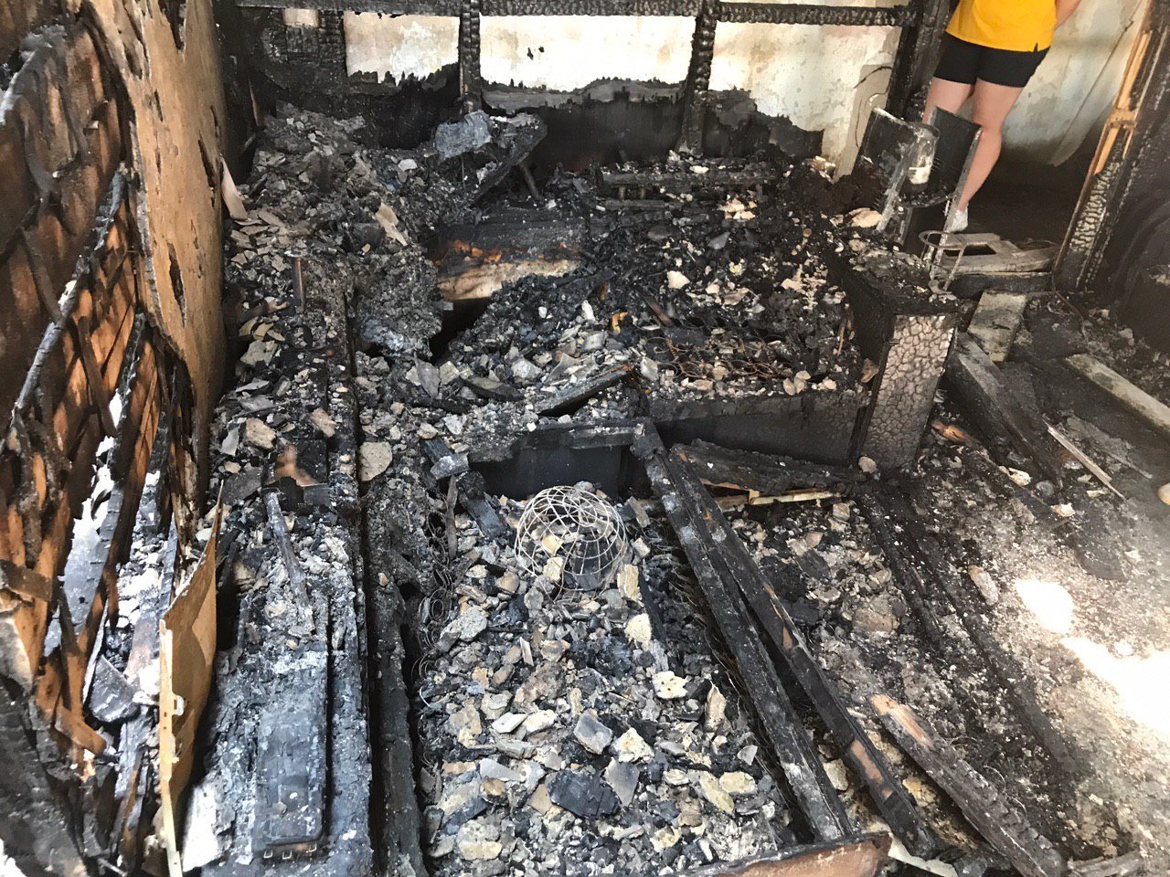 Как сейчас выглядит сгоревший дом на Большой Васильковской в Киеве: видео с крыши 6